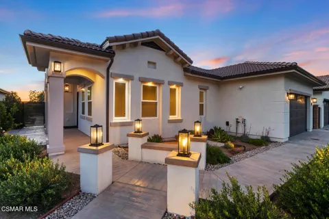 327 Toyon Court