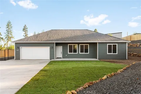 5811 Golden Oaks Road