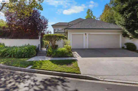 817 Redwood Dr