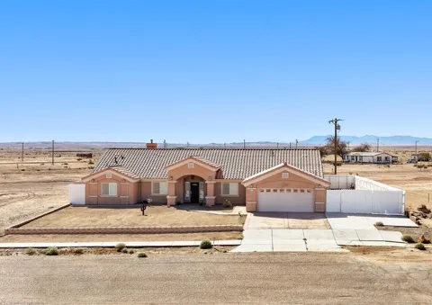 1251 Riviera Circle