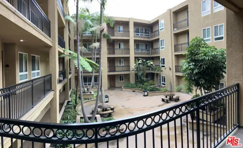 1401 S St Andrews Place #209
