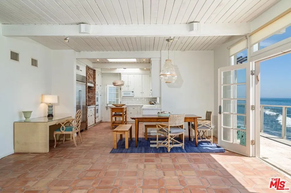 24216 Malibu Road Malibu, CA 90265