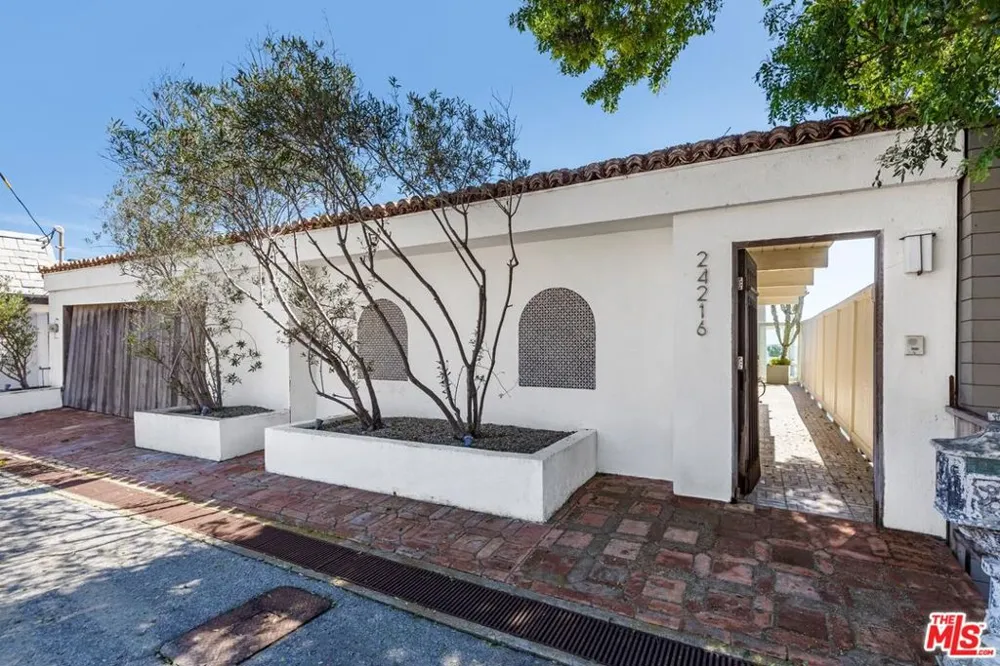 24216 Malibu Road Malibu, CA 90265