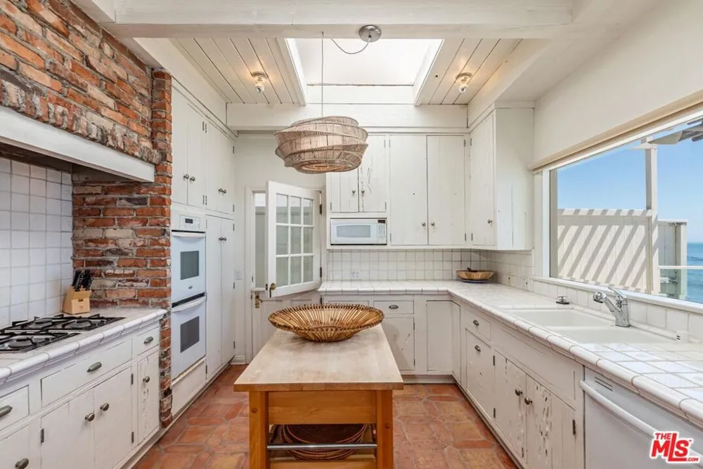 24216 Malibu Road Malibu, CA 90265