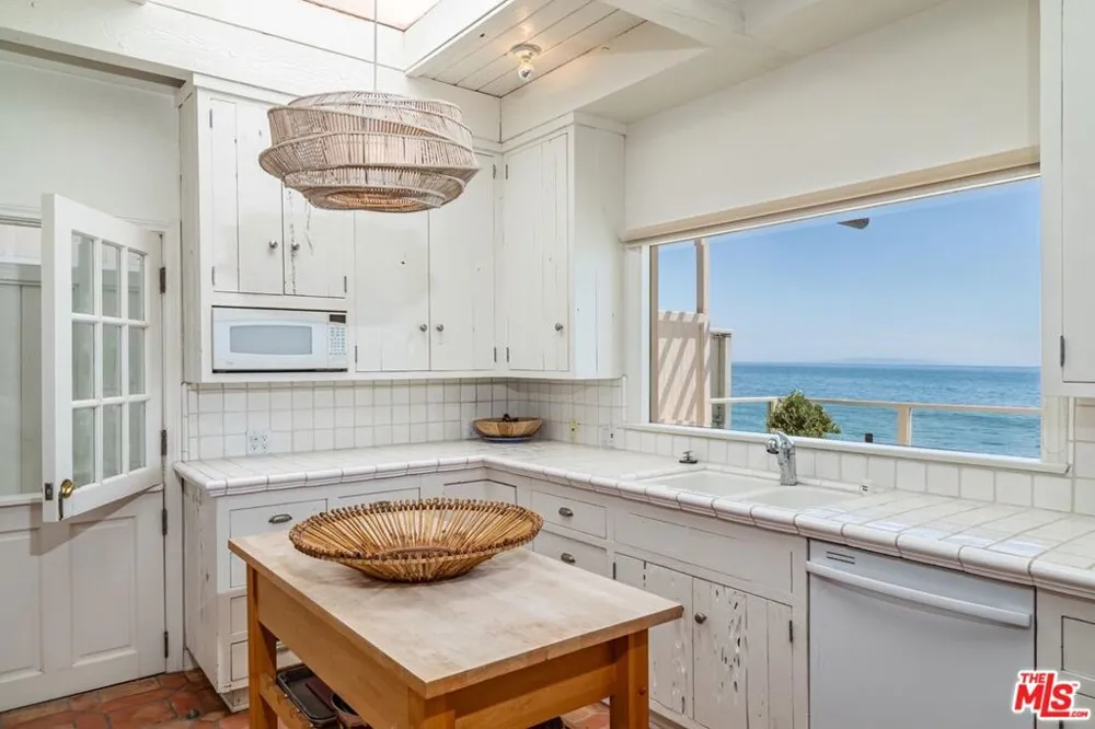 24216 Malibu Road Malibu, CA 90265