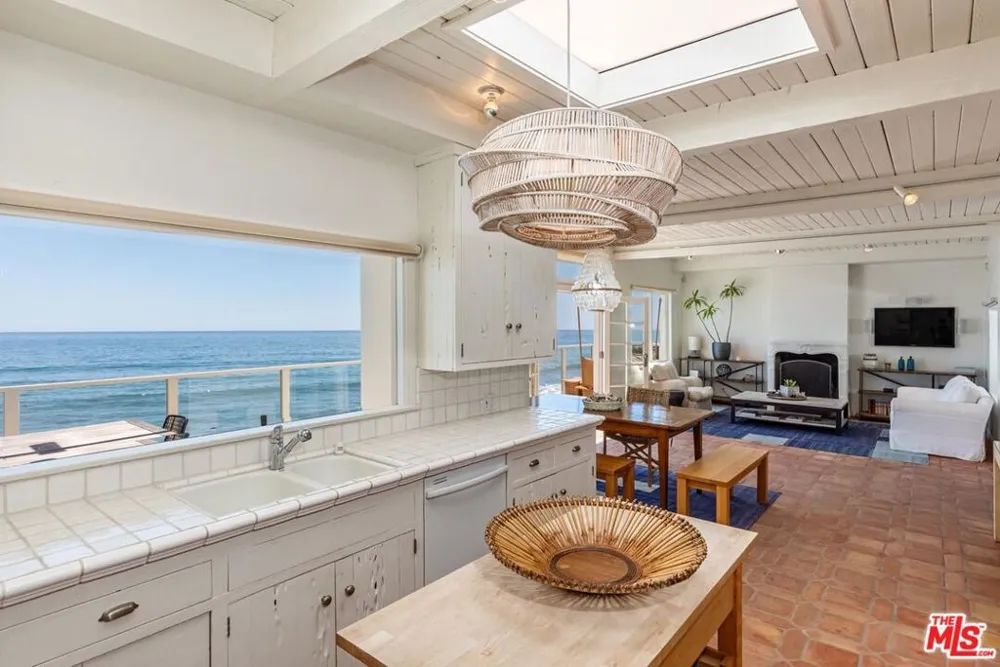 24216 Malibu Road Malibu, CA 90265