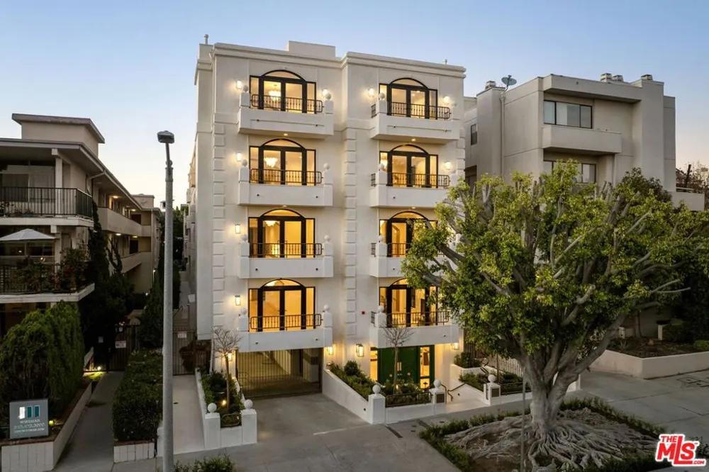 11923 Gorham Avenue #202 Los Angeles, CA 90049