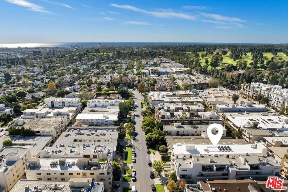 11923 Gorham Avenue #202 Los Angeles, CA 90049