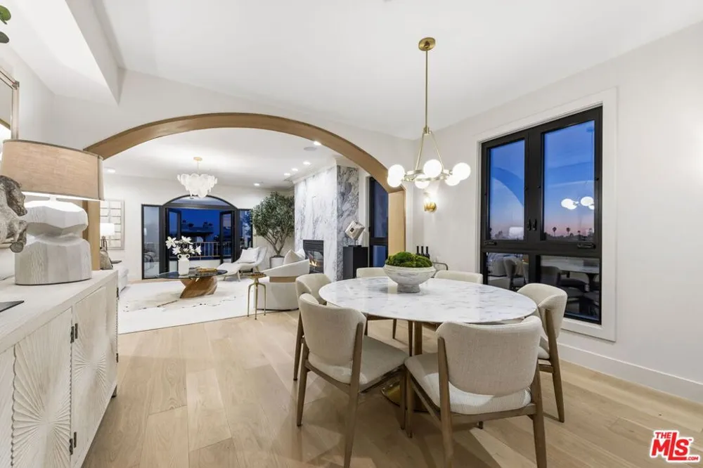 11923 Gorham Avenue #202 Los Angeles, CA 90049