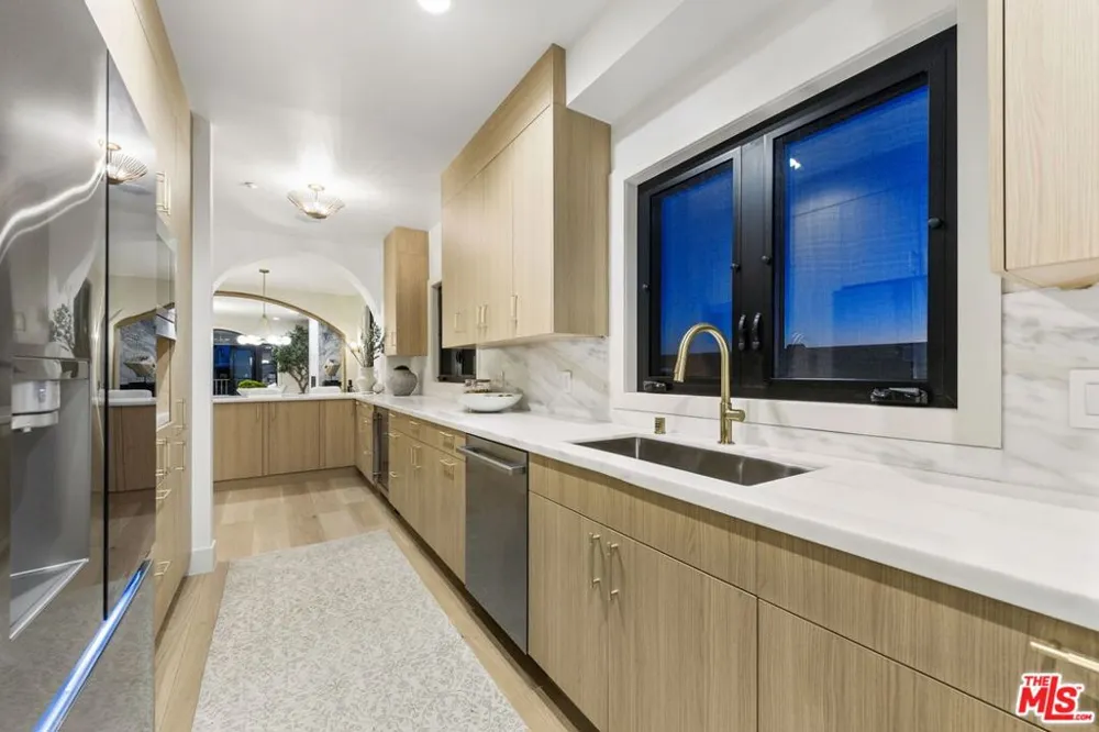 11923 Gorham Avenue #202 Los Angeles, CA 90049
