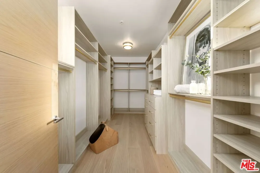 11923 Gorham Avenue #202 Los Angeles, CA 90049