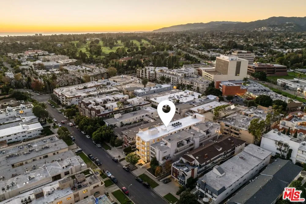 11923 Gorham Avenue #202 Los Angeles, CA 90049