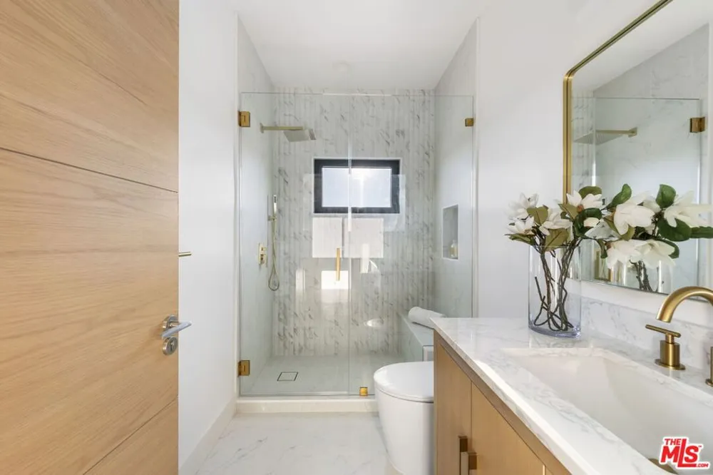 11923 Gorham Avenue #202 Los Angeles, CA 90049