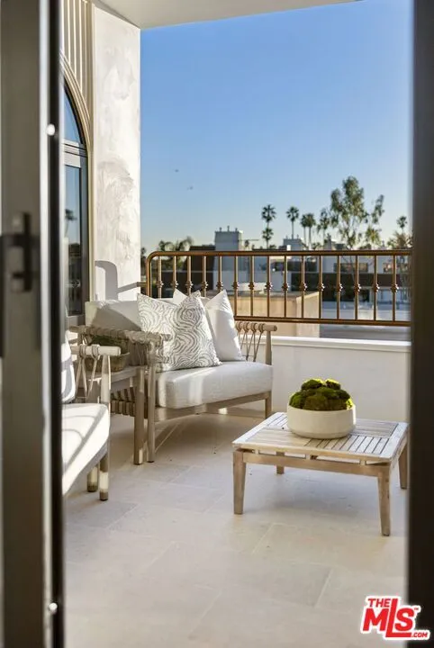 11923 Gorham Avenue #202 Los Angeles, CA 90049
