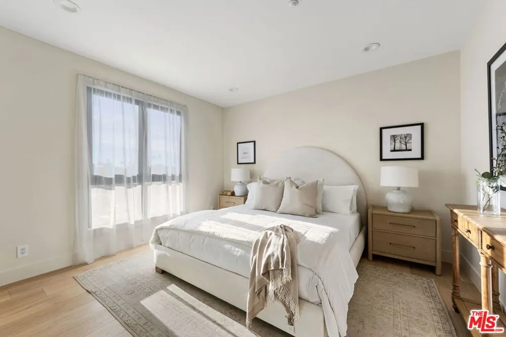 11923 Gorham Avenue #202 Los Angeles, CA 90049
