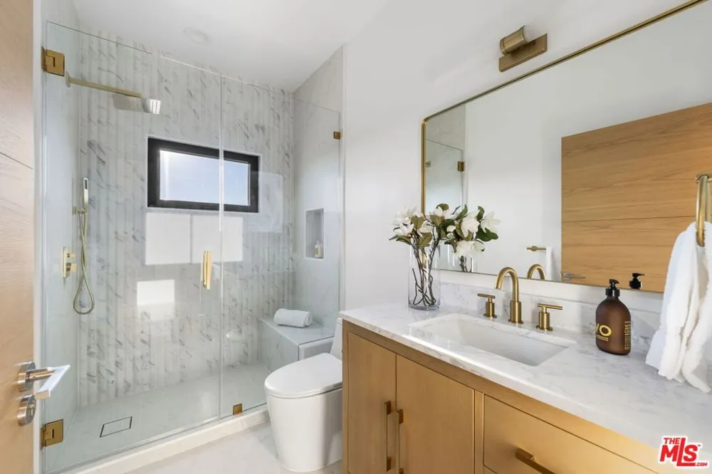 11923 Gorham Avenue #202 Los Angeles, CA 90049