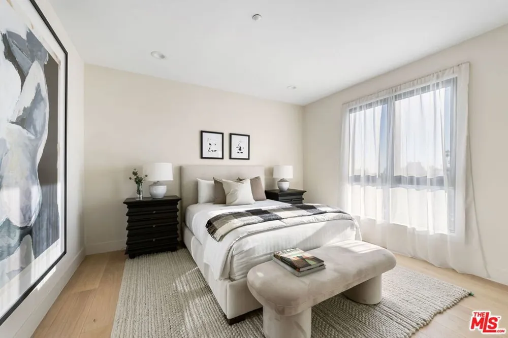 11923 Gorham Avenue #202 Los Angeles, CA 90049