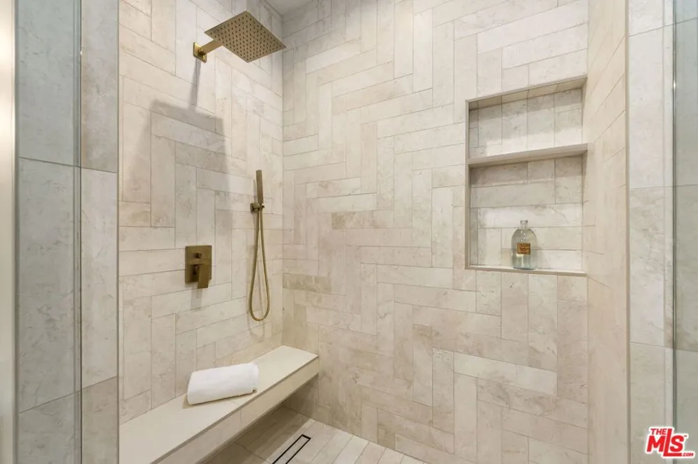 11923 Gorham Avenue #202 Los Angeles, CA 90049