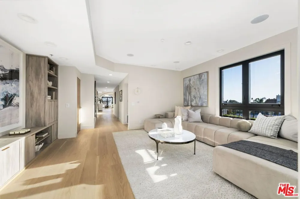 11923 Gorham Avenue #202 Los Angeles, CA 90049
