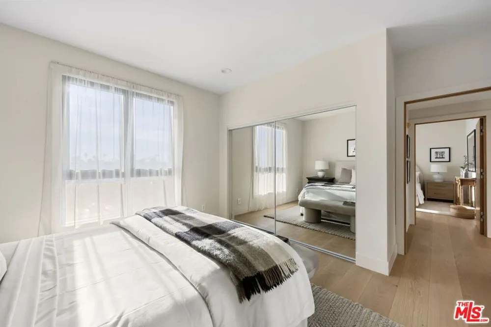 11923 Gorham Avenue #202 Los Angeles, CA 90049