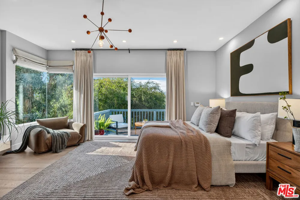 3457 Primera Avenue Los Angeles, CA 90068