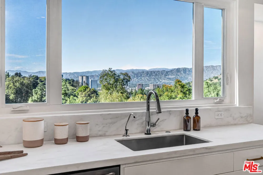 3457 Primera Avenue Los Angeles, CA 90068