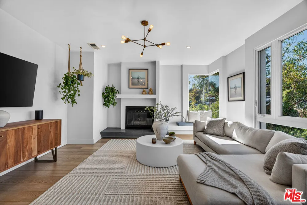 3457 Primera Avenue Los Angeles, CA 90068