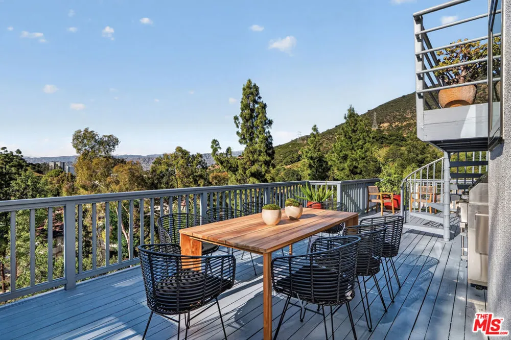 3457 Primera Avenue Los Angeles, CA 90068