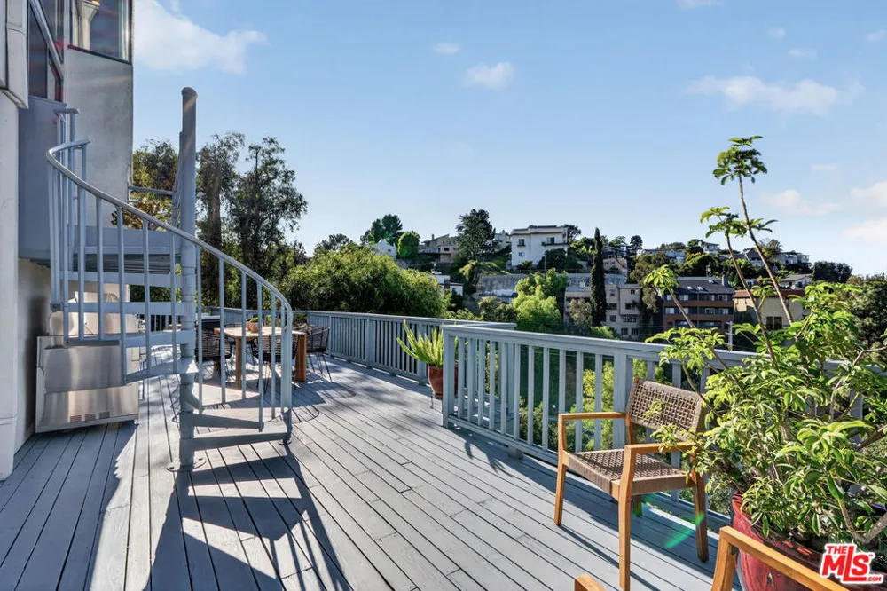 3457 Primera Avenue Los Angeles, CA 90068