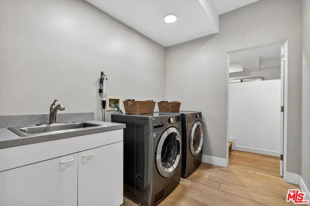 3457 Primera Avenue Los Angeles, CA 90068
