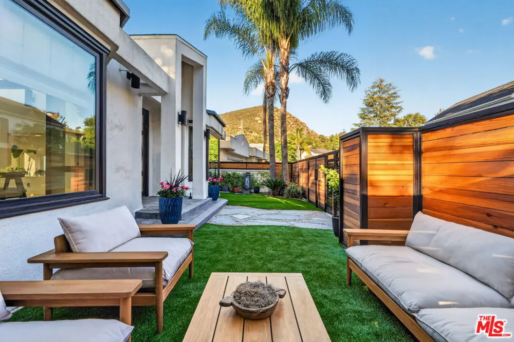 3457 Primera Avenue Los Angeles, CA 90068