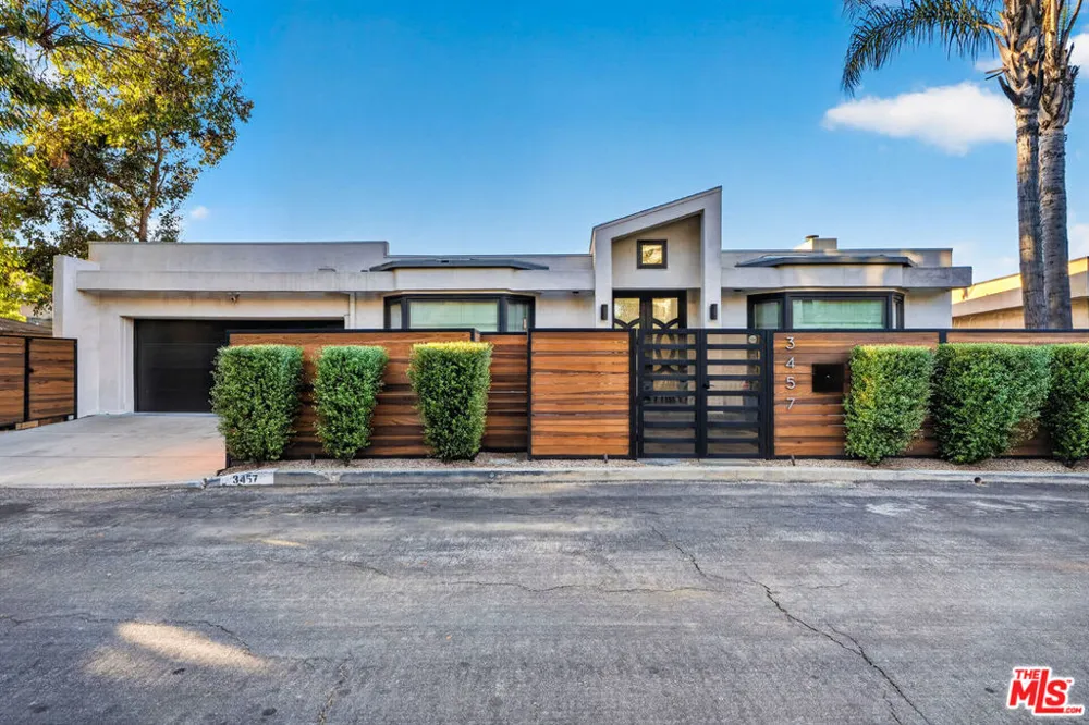 3457 Primera Avenue Los Angeles, CA 90068