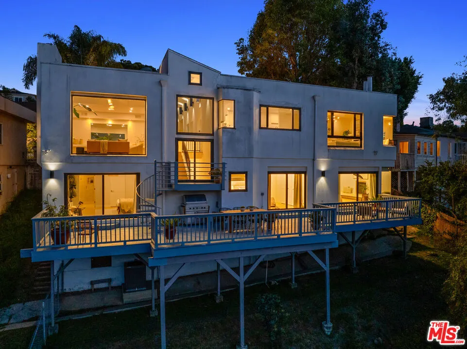 3457 Primera Avenue Los Angeles, CA 90068
