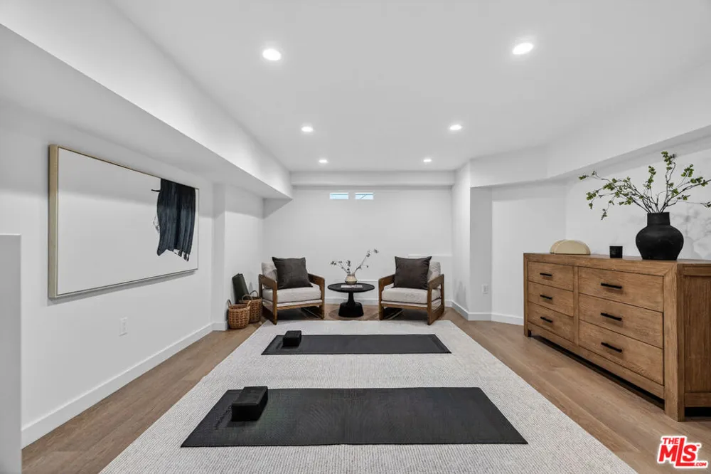 3457 Primera Avenue Los Angeles, CA 90068