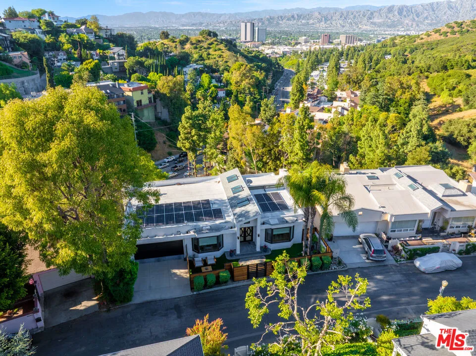 3457 Primera Avenue Los Angeles, CA 90068