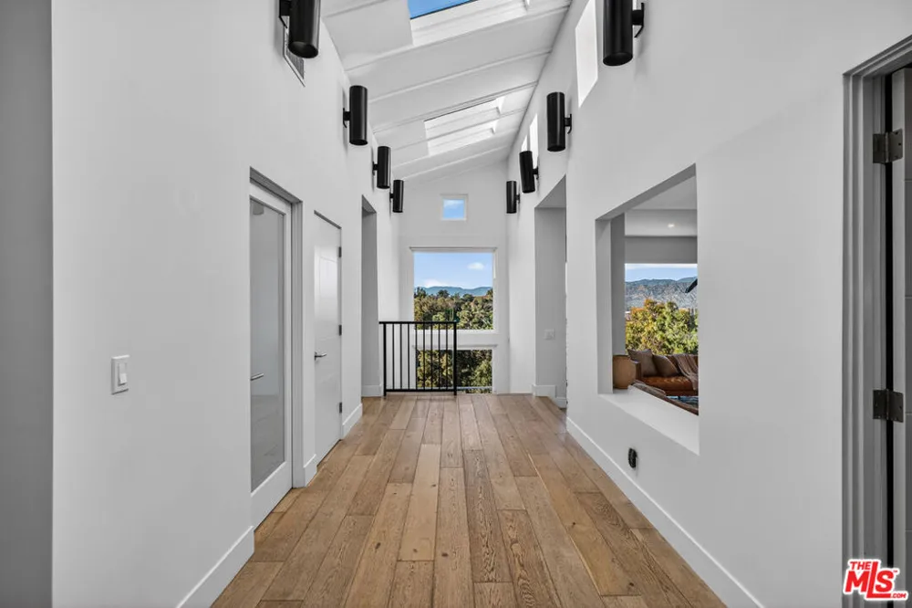 3457 Primera Avenue Los Angeles, CA 90068