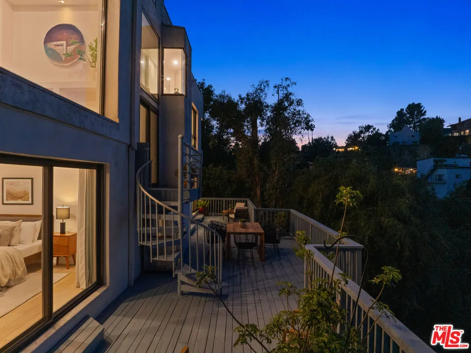 3457 Primera Avenue Los Angeles, CA 90068