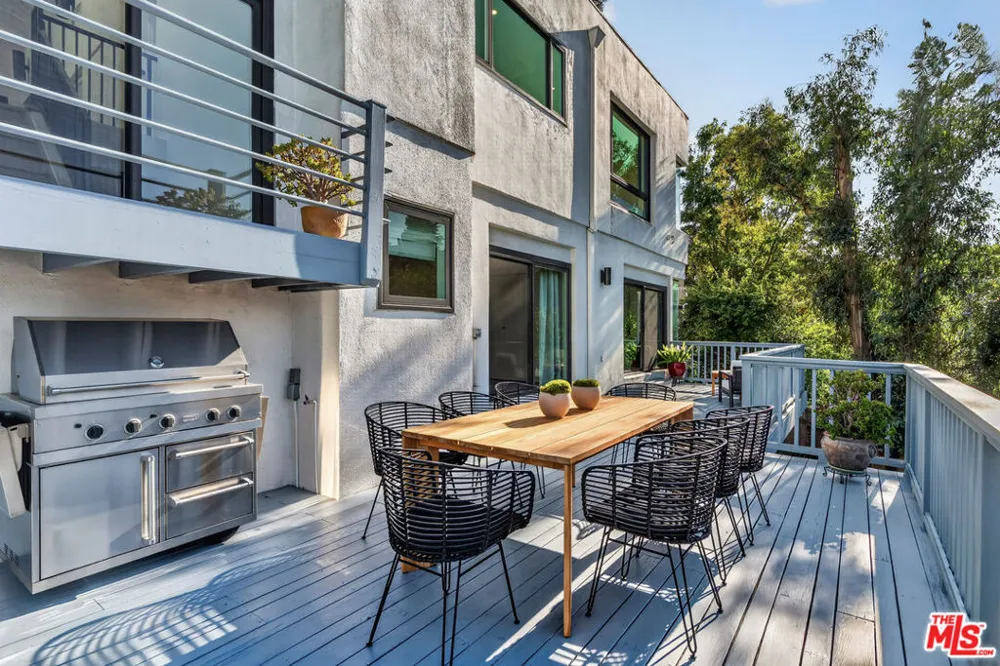 3457 Primera Avenue Los Angeles, CA 90068