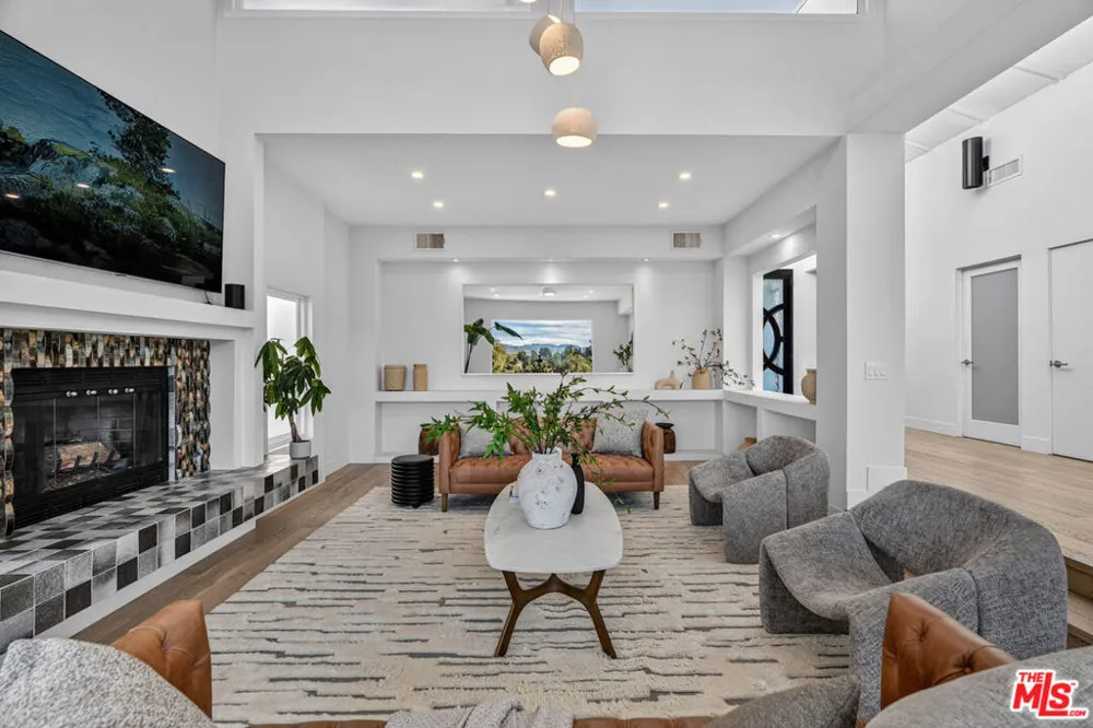 3457 Primera Avenue Los Angeles, CA 90068