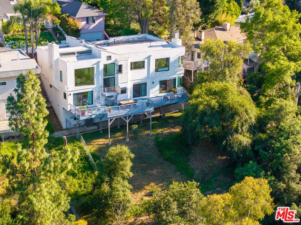 3457 Primera Avenue Los Angeles, CA 90068