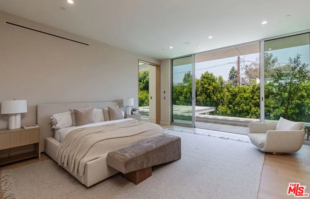 634 Moreno Avenue Los Angeles, CA 90049