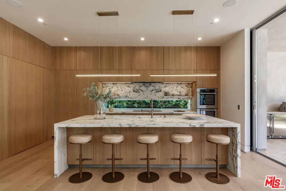 634 Moreno Avenue Los Angeles, CA 90049