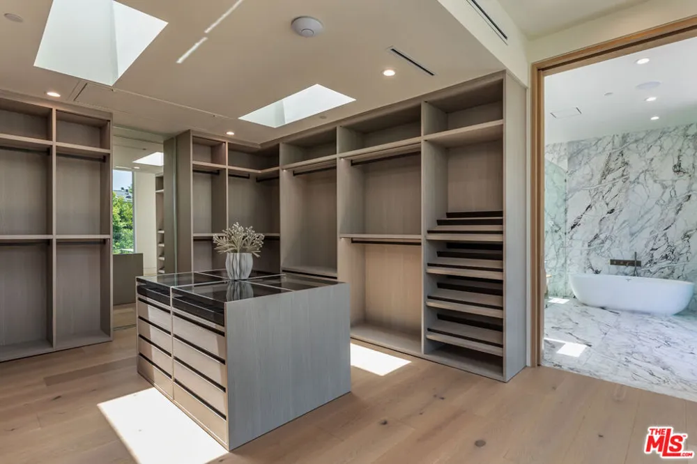 634 Moreno Avenue Los Angeles, CA 90049