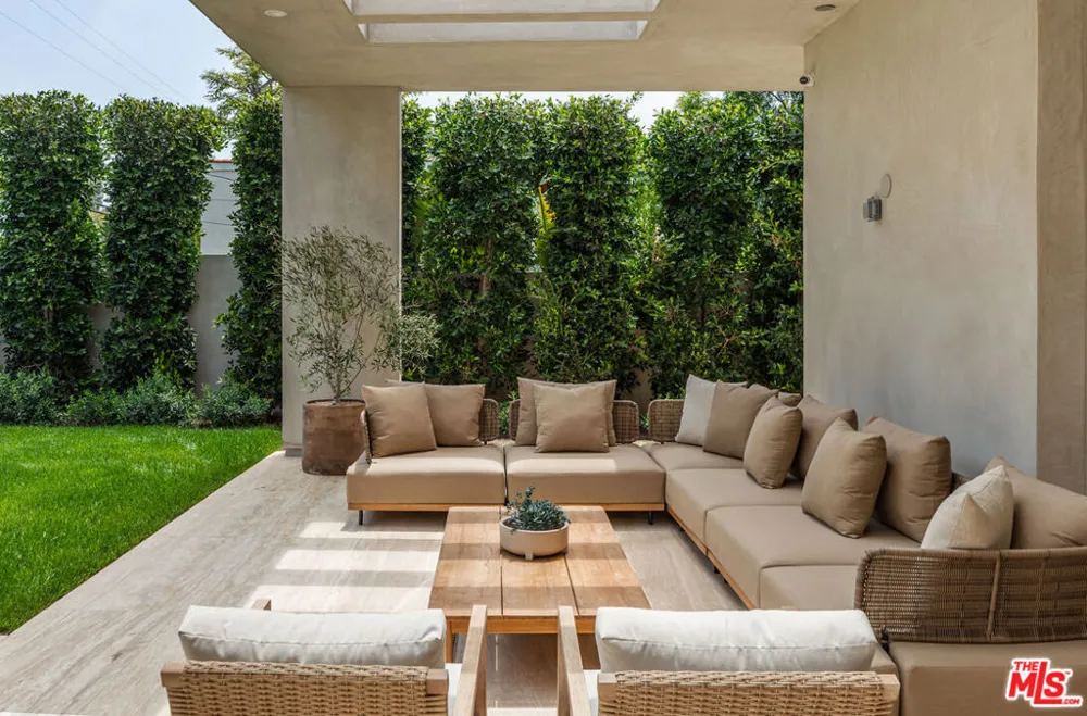 634 Moreno Avenue Los Angeles, CA 90049