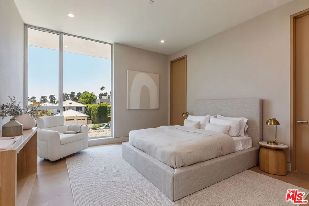 634 Moreno Avenue Los Angeles, CA 90049