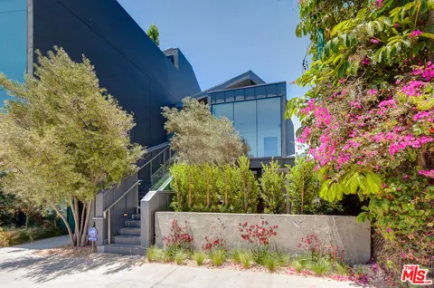 209 Hollister Avenue