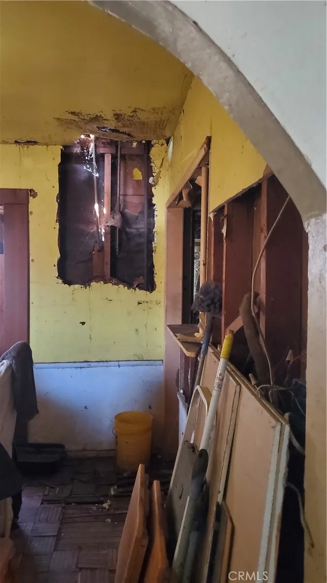 7347 De Soto Los Angeles, CA 91303