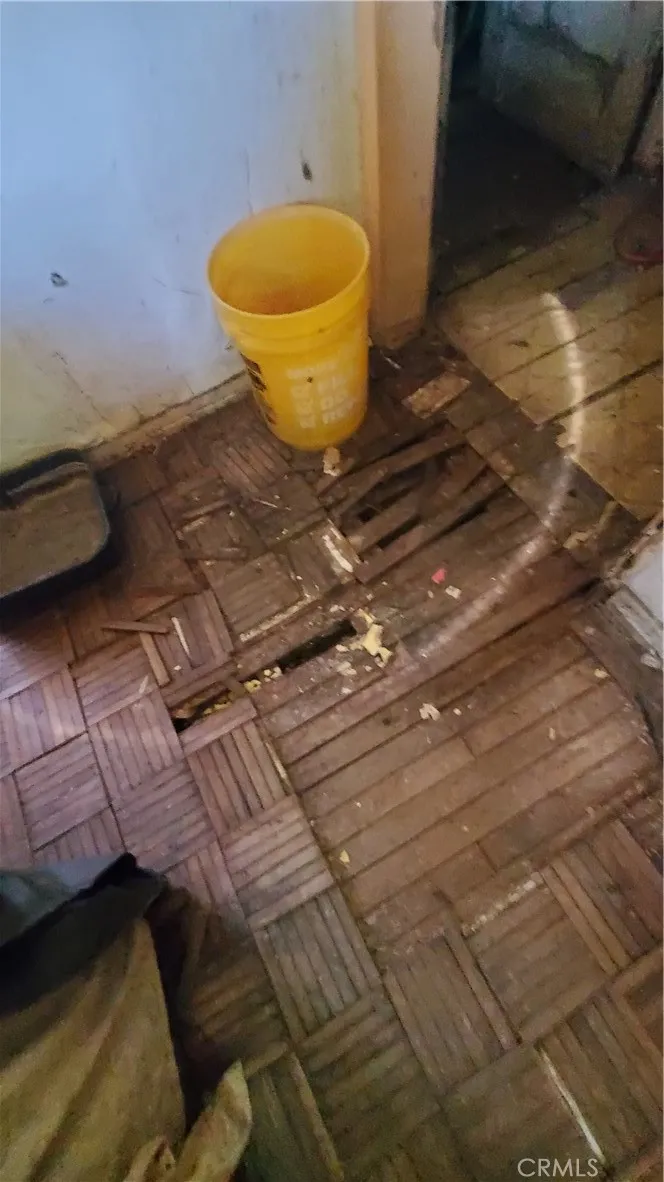 7347 De Soto Los Angeles, CA 91303