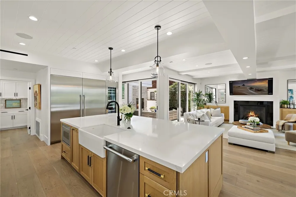 330 Onyx Avenue Newport Beach, CA 92662