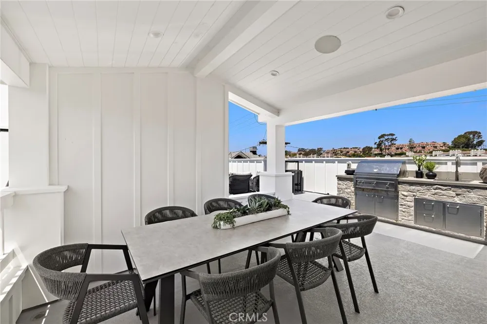 330 Onyx Avenue Newport Beach, CA 92662